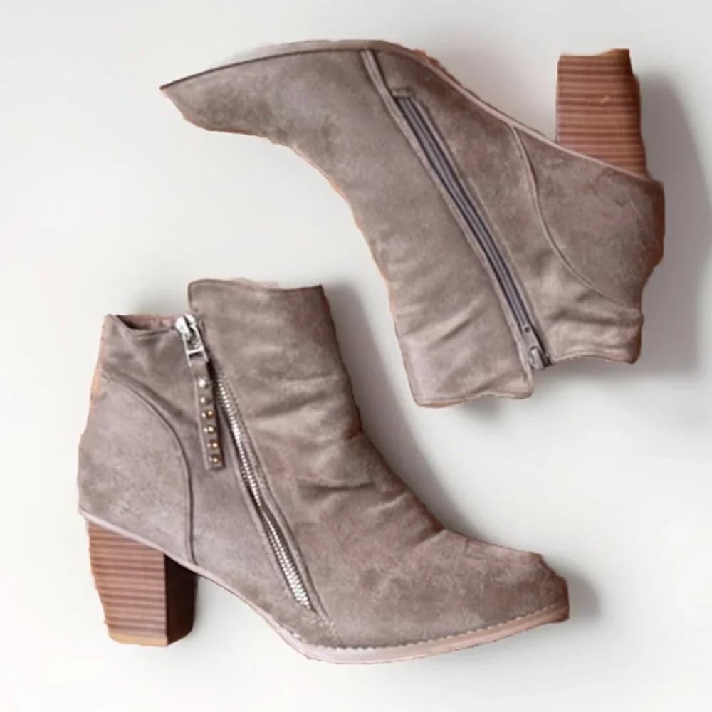 (11) CHARLES ALBERT Beige-Gray Vegan Suede Ankle Boots Zipper Closure & Accents